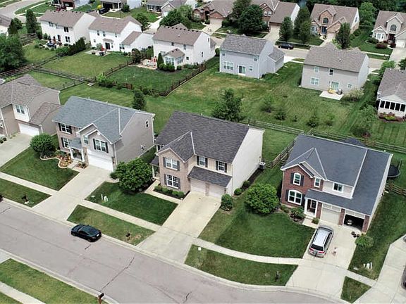 2nd image of 560 Woodbine Ct
