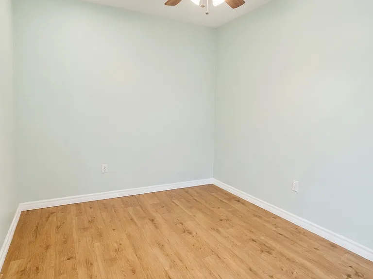 1303 SE 22nd Ave — Photo 7