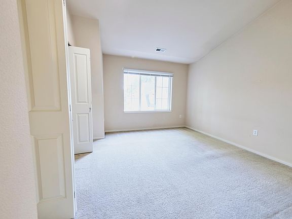 5th image of 18268 NE 97th Way Unit 105