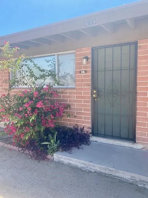 Sahuara Apartments — Photo 2