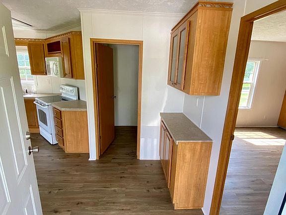 3rd image of 21 Hodges Knoll Dr