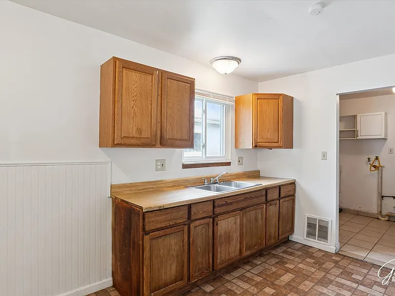 8684 Republic Ave — Photo 9