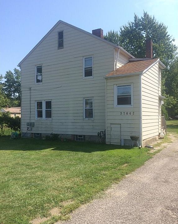 2nd image of 37642 Vine St