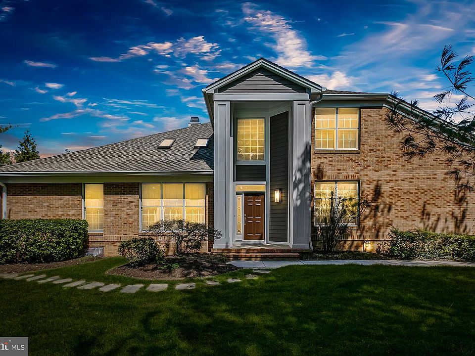 1st image of 8 Woodchester Ct #8