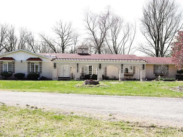 12740 Rolling Hills Dr, Trenton, IL 62293