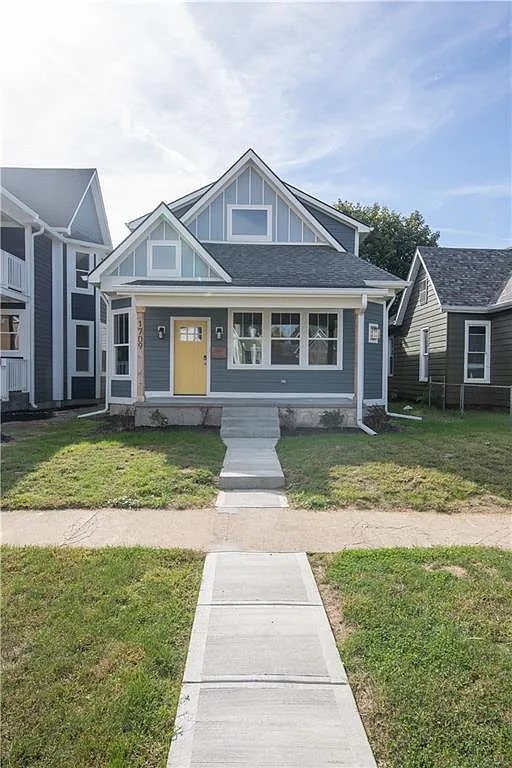 1709 Woodlawn Ave — Photo 3
