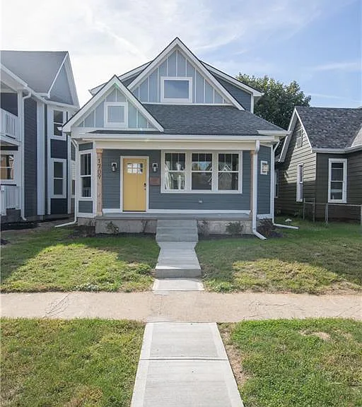 1709 Woodlawn Ave — Photo 1