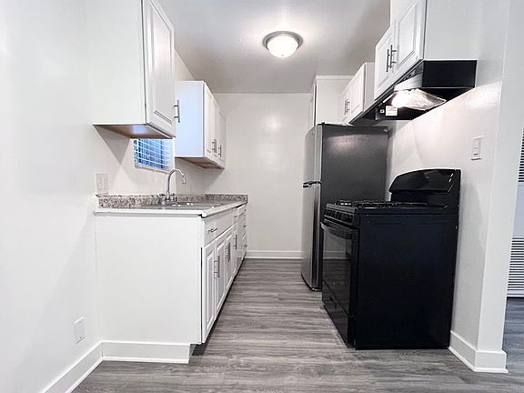 2nd image of 1220 S Manhattan Pl #6A