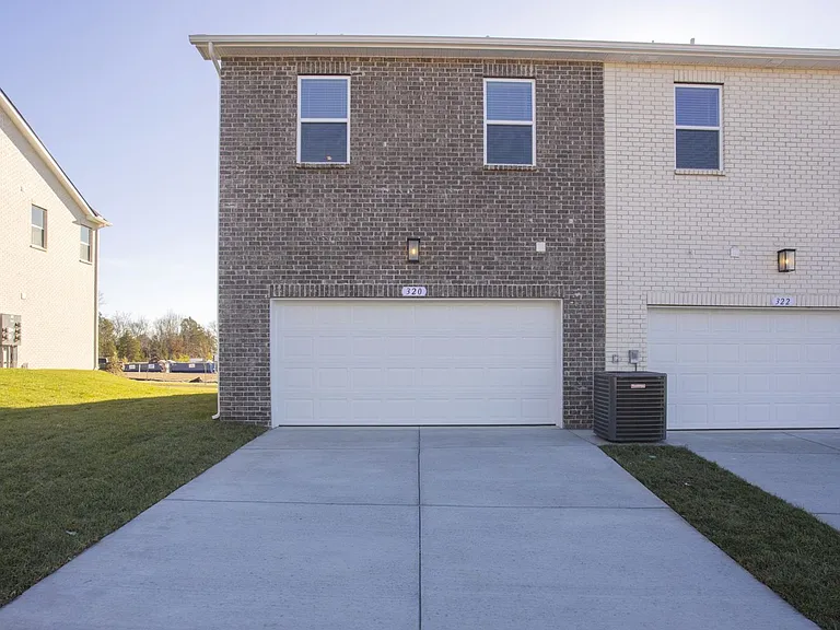 320 Lynwood Station Blvd — Photo 32