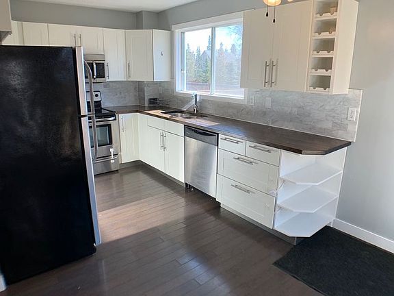 3rd image of 949 Timberline Dr