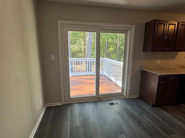 431 Valley Dr — Photo 13