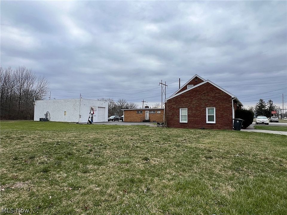 2nd image of 2296 Parkman Rd NW