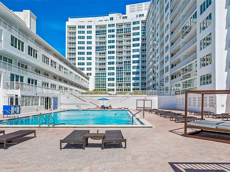 5401 Collins Ave #102 — Photo 18