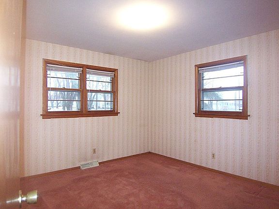 5th image of 2935 Glenside Blvd