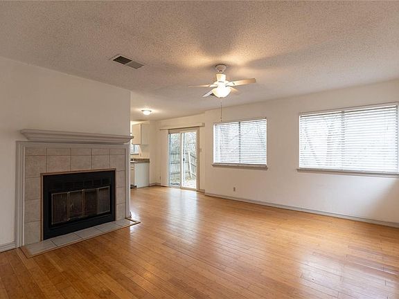 3rd image of 807 Meadowcreek Dr