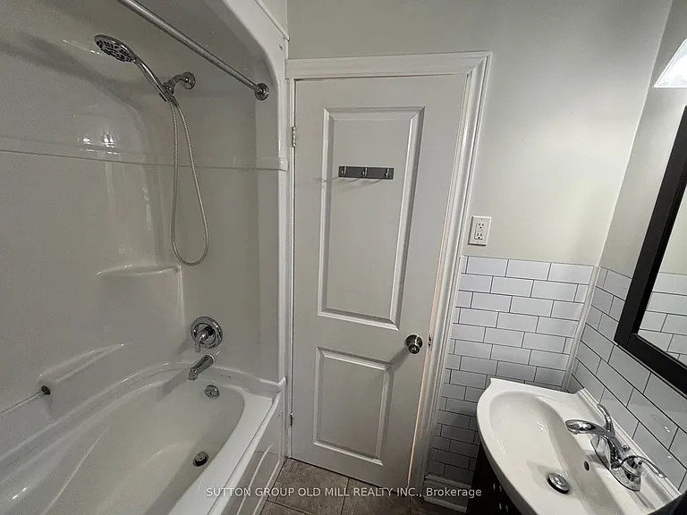 85A Evans Ave #UPPER — Photo 11