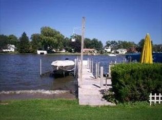 714 Country Club Dr, McHenry, IL 60050