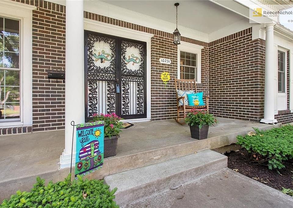 Welcome to 10231 Granada Lane in Overland Park, KS!!  Lovely 1.5 story home with 4BR's/3full1half baths and finished lower level with full kitchen.  Great fenced back yard and side entry garage with double wide newer driveway.
