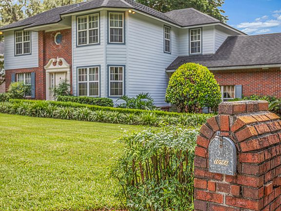 3rd image of 10966 Creekview Dr