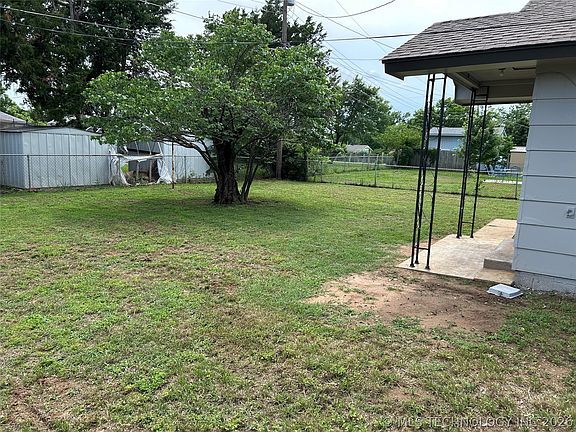 3rd image of 404 Tobago Dr