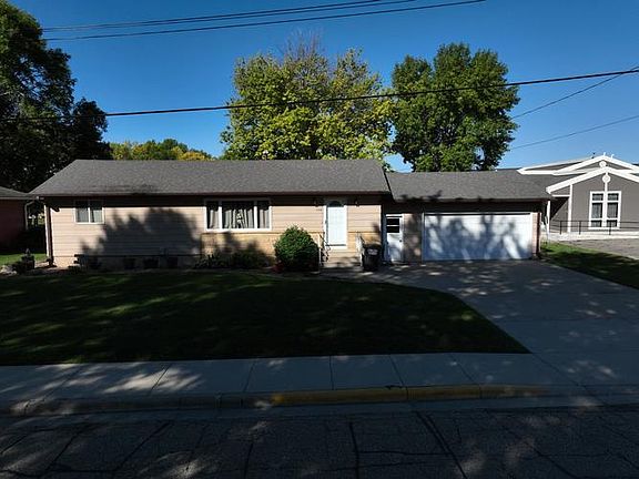 3rd image of 106 Plainview St