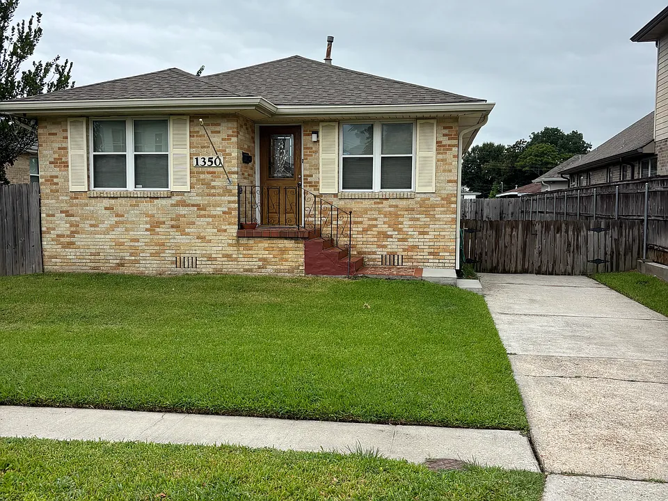 1350 Sylvia Ave