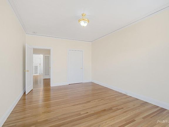 4th image of 1539 Greenwich St #7
