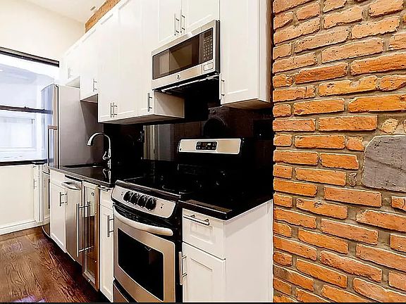 4th image of 113 Christopher St #2C