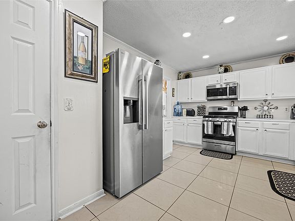 5th image of 18058 Berry Branch Dr