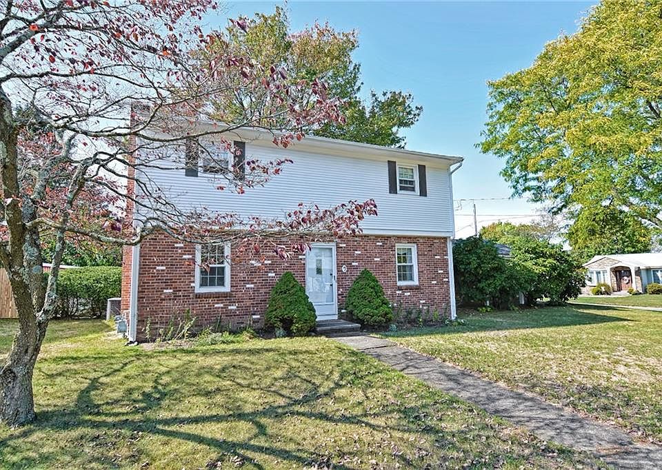 1st image of 9 Lawrence Dr
