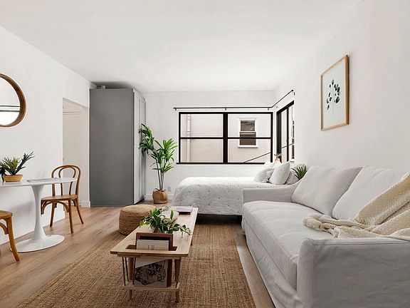 4th image of 4723 Beverly Blvd #10