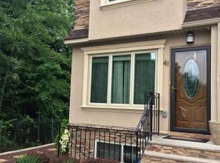 41 Plumtree Ln, Staten Island, NY 10309