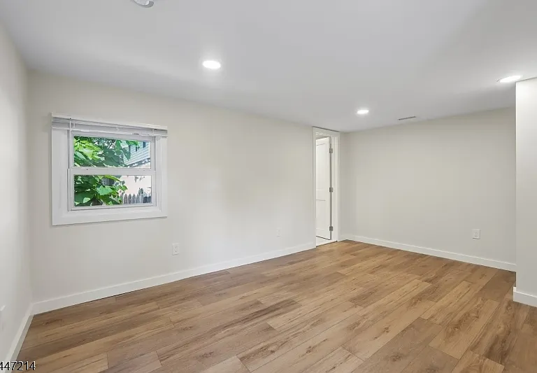 25 Alma Ave — Photo 3