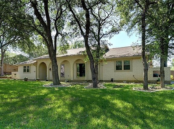 3rd image of 105 Oak Forest Trl
