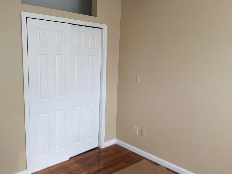 2nd bedroom clsoset