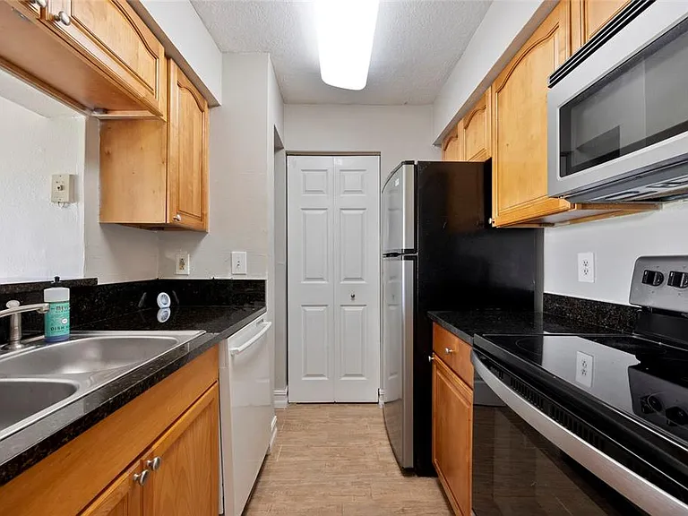 241 Afton Sq #103 — Photo 5
