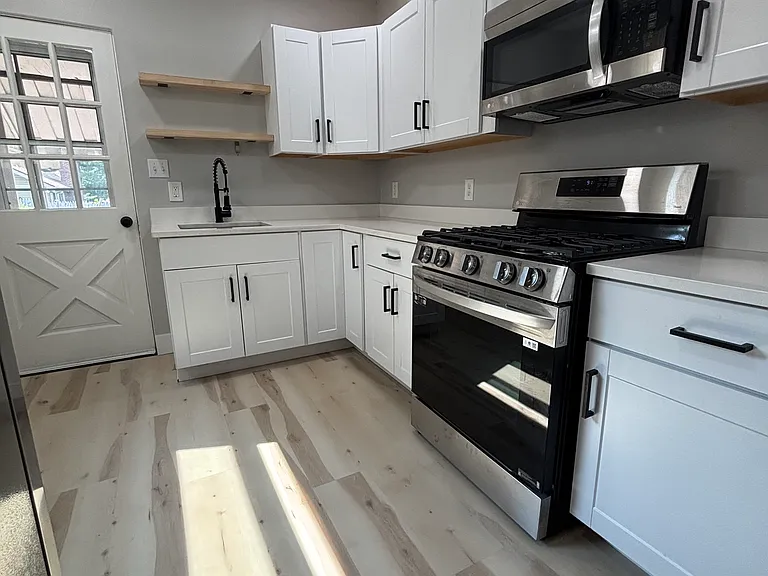 7227 Whipple St — Photo 12