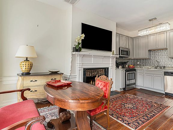 3rd image of 342 King St Ste C