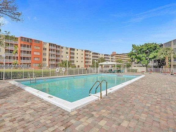 4th image of 1710 NE 191st St APT 103-3
