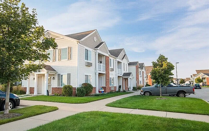 1 bed, 1.0 bath, 895 sqft, $1,222 — Photo 2