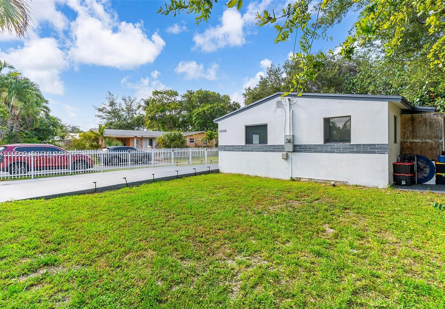 3 bed, 900 sqft, $3,300 — Photo 4