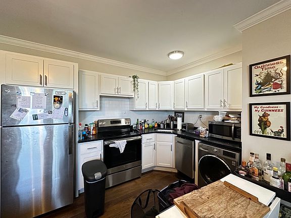 2nd image of 3345 N Marshfield Ave APT 204