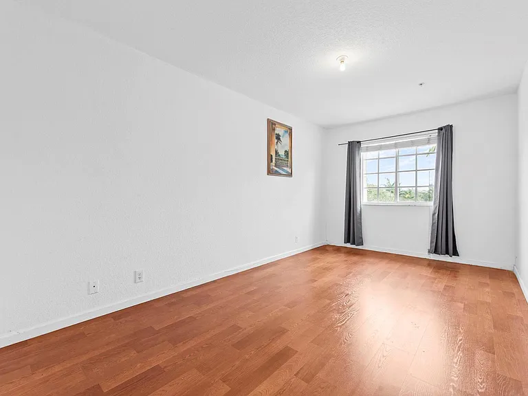 1425 NW 36th Way — Photo 10