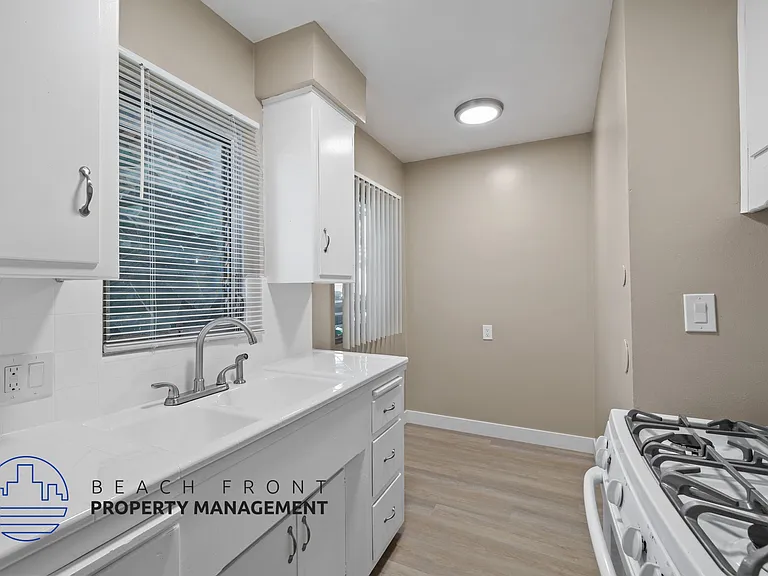 12726 S Truro Ave — Photo 12