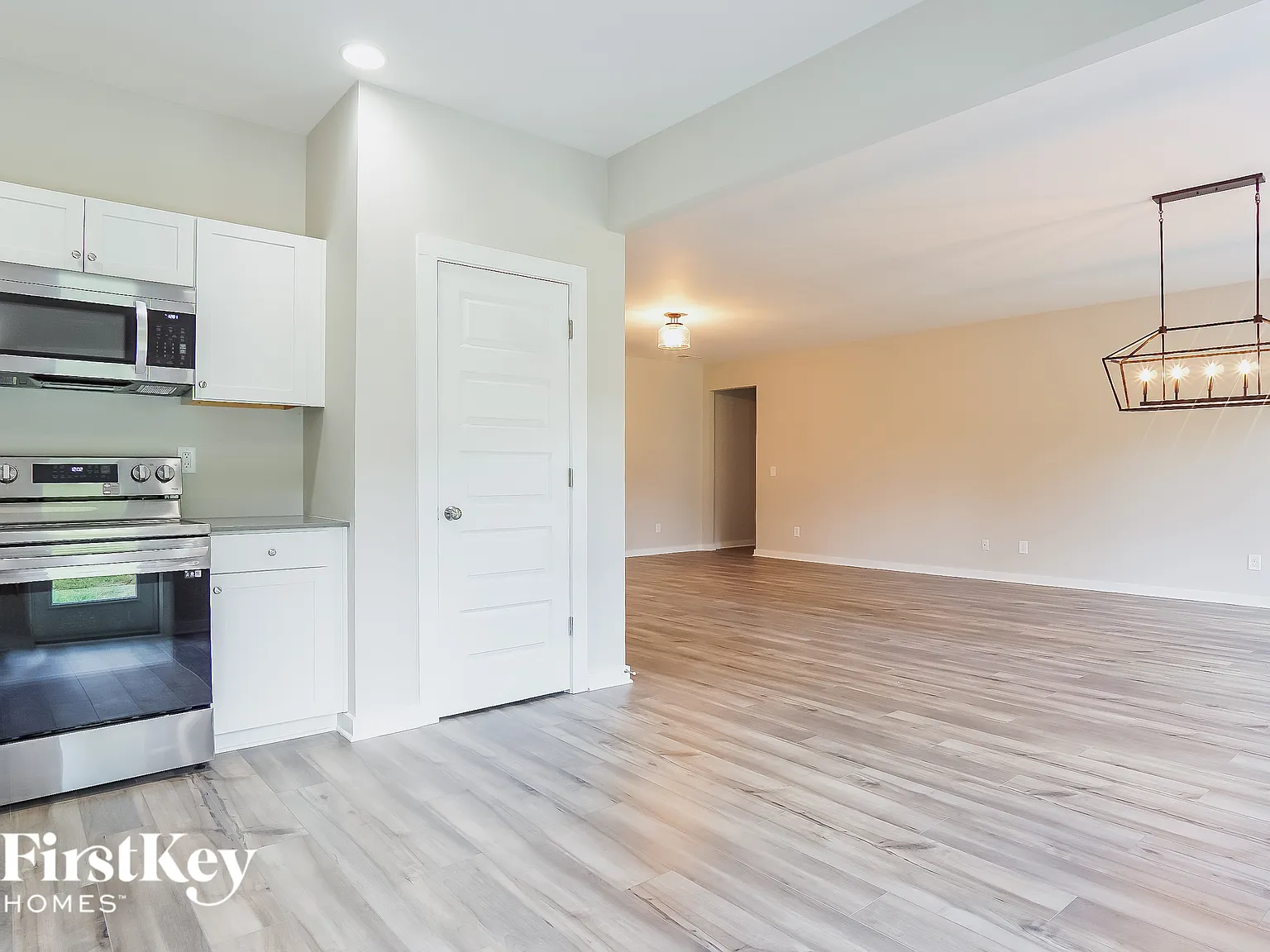 3 bed, 2.0 bath, 1801 sqft, $2,080 — Photo 3