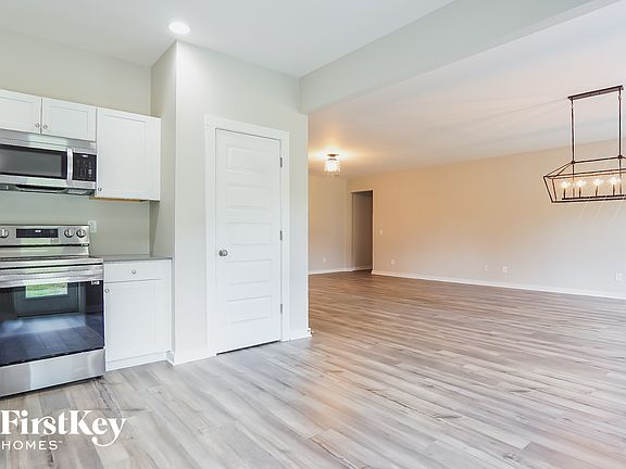 3rd image of 144 Crossroads Cir