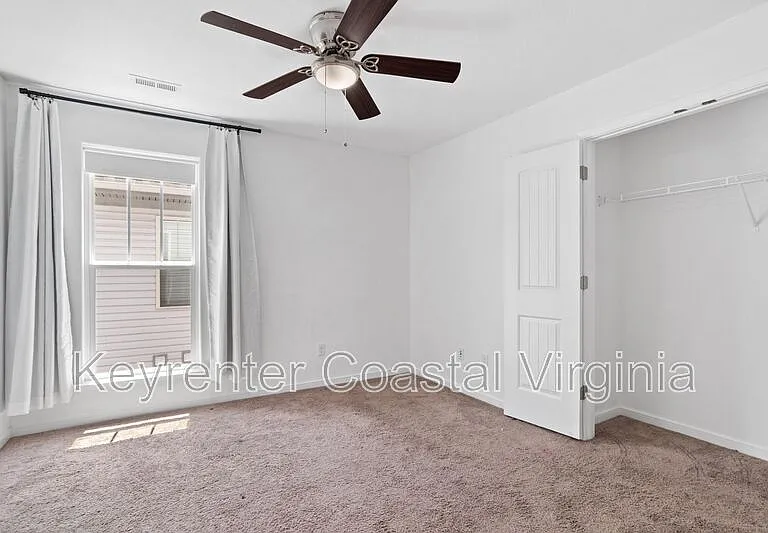 1415 Waltham Ln — Photo 14