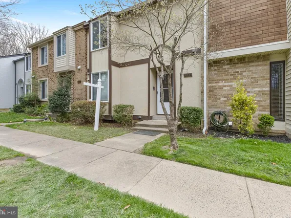 6026 Timber Hollow Ln, Springfield, VA 22152