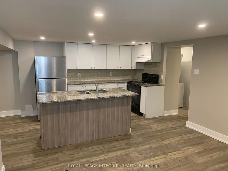 468 Besserer St #B — Photo 4