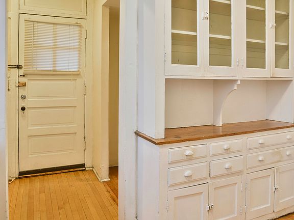 3rd image of 3931 N Keeler Ave #1